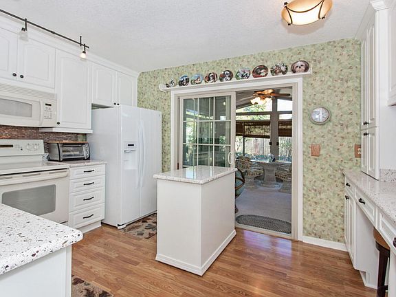 5th image of 3949 Valley Garden Dr W