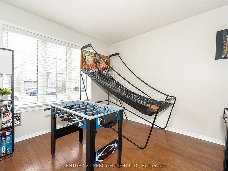 71 Armitage Cres — Photo 13