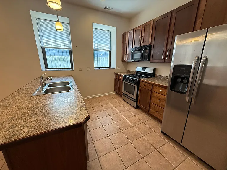 811 W Eastwood Ave #104 — Photo 3