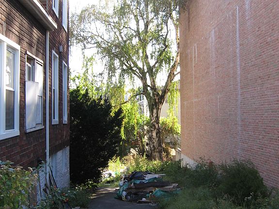 3rd image of 714 E 220th St