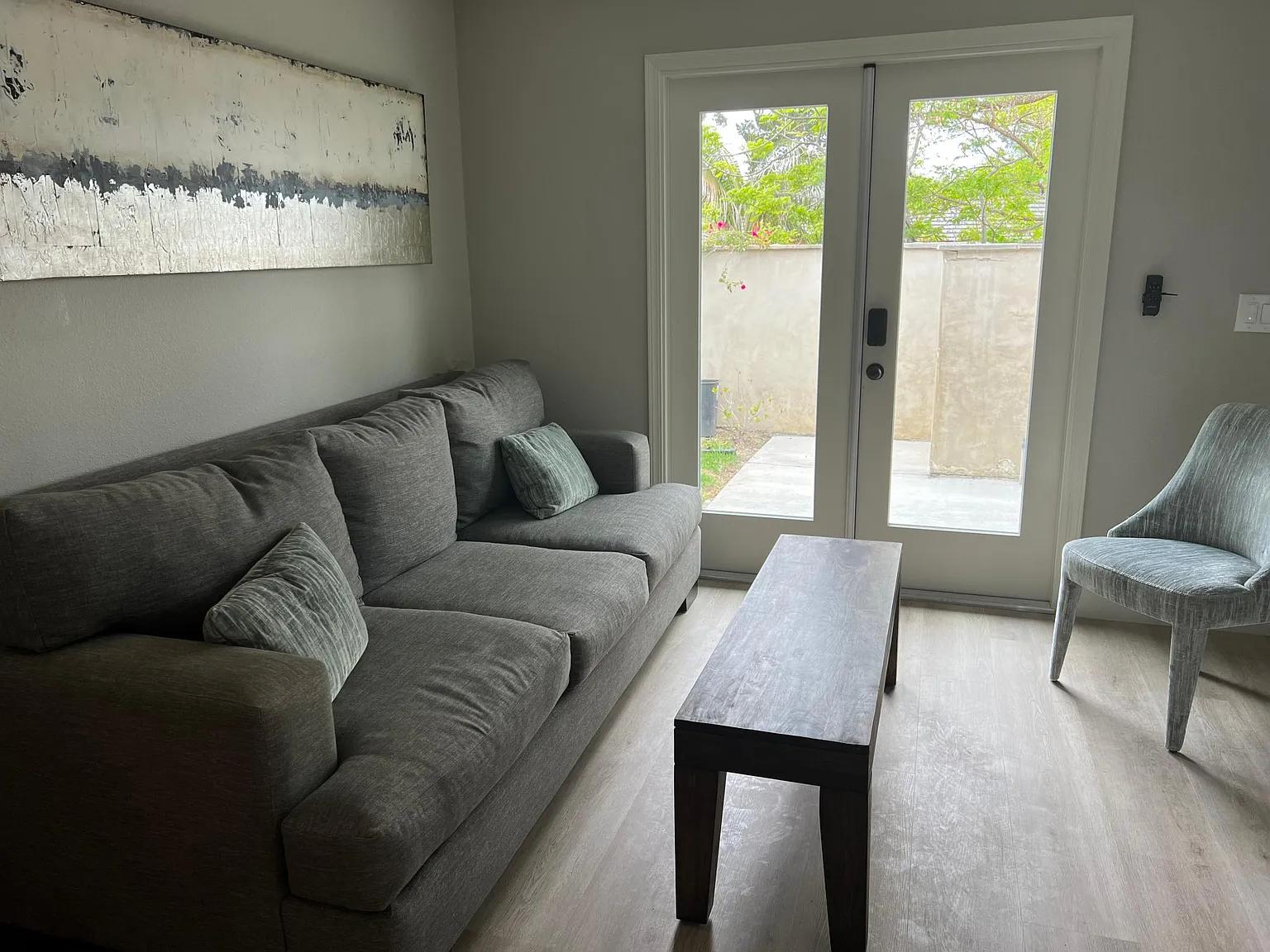 401 Loma Larga Dr — Photo 1