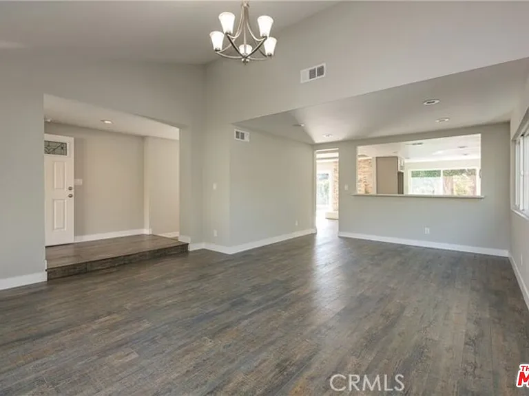 20716 Nashville St — Photo 9