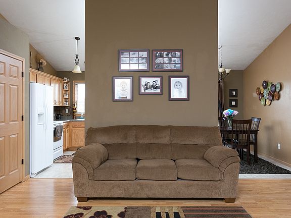5th image of 1568 Hillsdale Ct