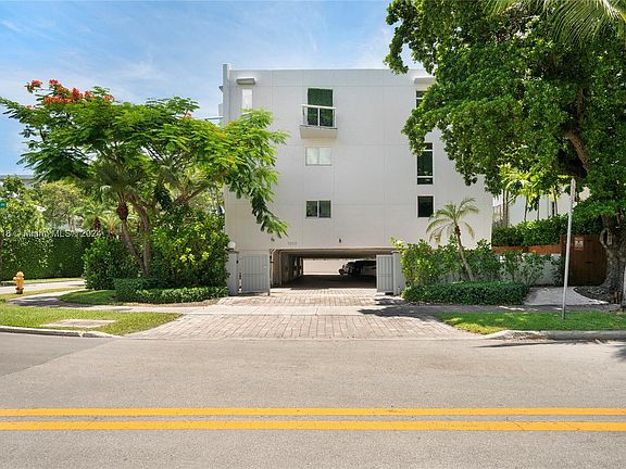 2nd image of 1853 Jefferson Ave APT 8