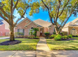 918 Pointe Loma Dr, Sugar Land, TX 77479