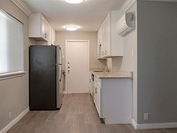 5th image of 3310 Douglas Ave APT E