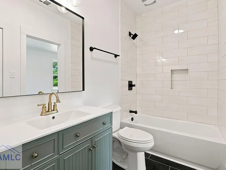 762 E Bay St — Photo 14