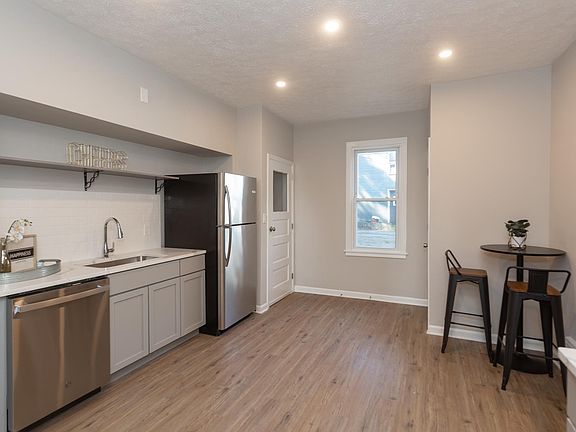 5th image of 2055 Fairview Ave #A