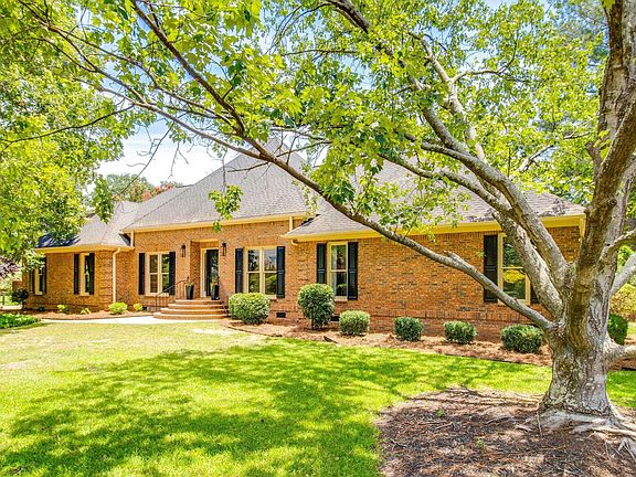 3rd image of 3 Foxfield Ln