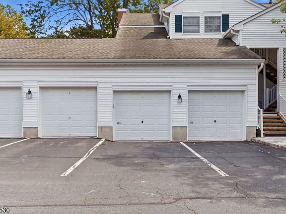 2nd image of 125 Smithfield Ct