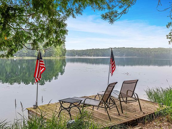 3rd image of 10 Island View Dr
