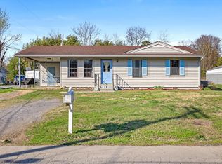 915 Latham St, Etowah, TN 37331