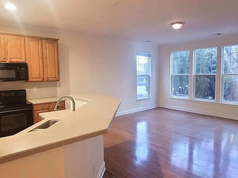 15743 Seafield Ln — Photo 4
