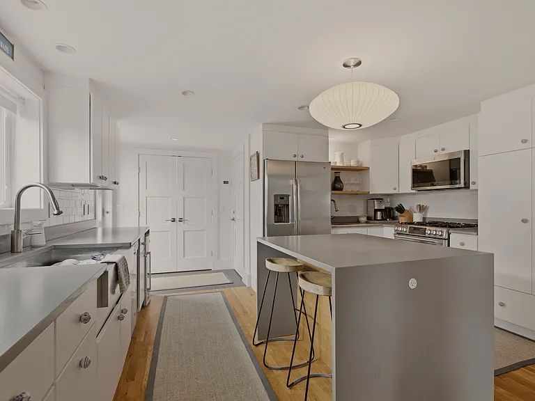 59 Houston Ave — Photo 6