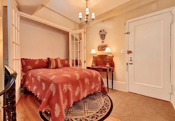 4th image of 10 Park Ave #3C