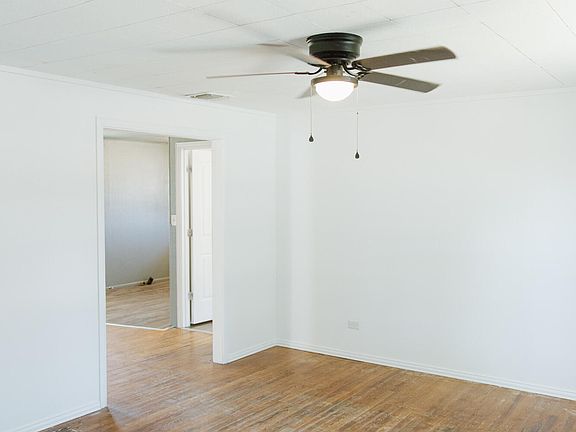4th image of 600 E 15th St