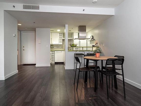 4th image of 350 N Detroit St #301