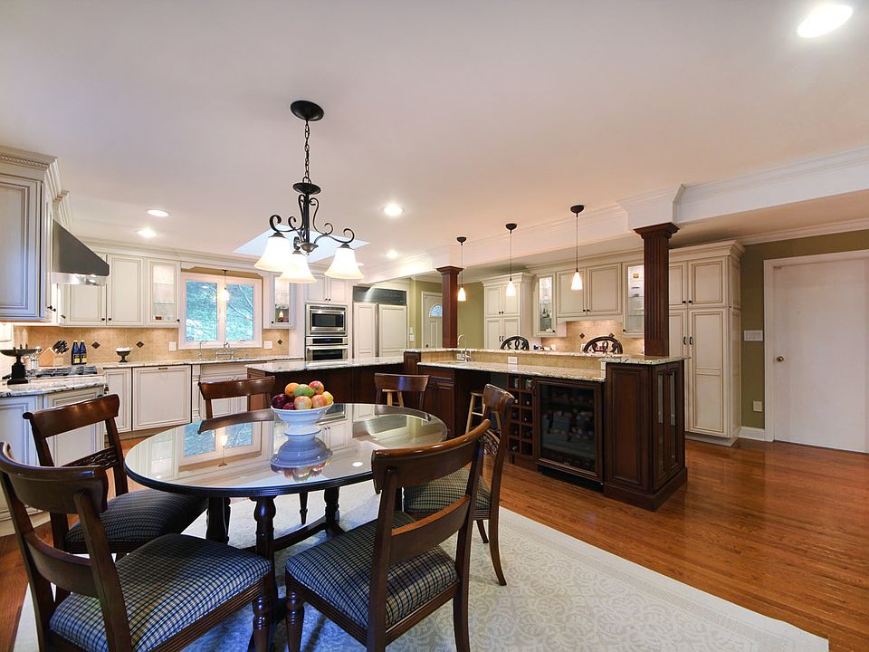 1st image of 472 Long Hill Dr