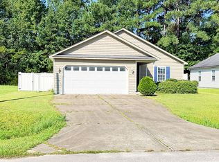 172 Oakley Dr, New Bern, NC 28560