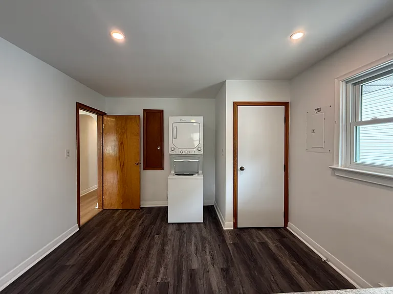 206 Wellington St S — Photo 6