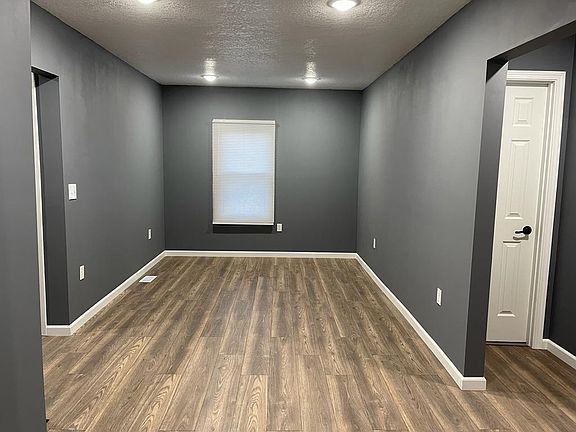 2nd image of 4605 Metropolitan Ave