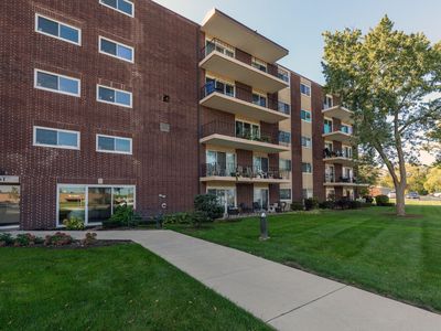 5300 Walnut Ave APT 11B, Downers Grove, IL, 60515