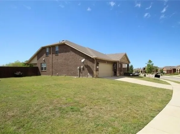 1300 Cheyenne Dr, Aubrey, TX 76227