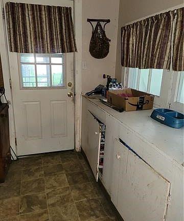 5th image of 327 N Cedar Ave