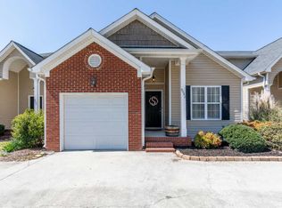 9082 Haileys Pond Dr, Ooltewah, TN 37363