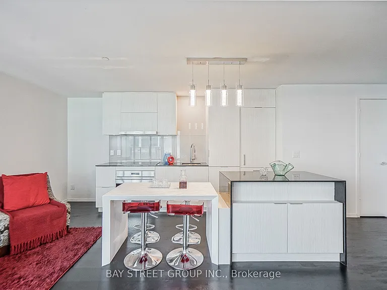 1 Bloor St E #505 — Photo 8