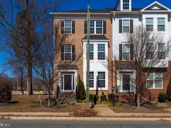 8890 Orchard Ln, Manassas, VA 20110