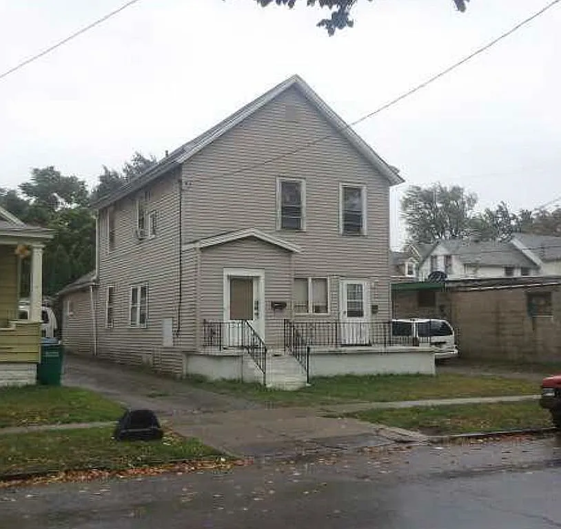 275 Dewitt St photo 1