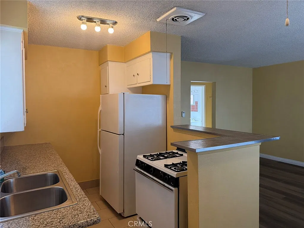 1 bed, 550 sqft, $1,750 — Photo 4