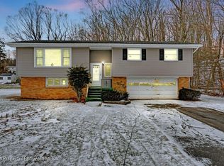 210 Beechwood Dr, Roaring Brook Township, PA 18444