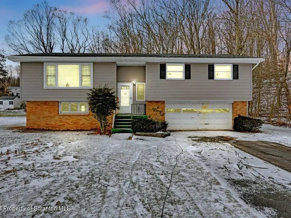 210 Beechwood Dr, Roaring Brook Township, PA 18444