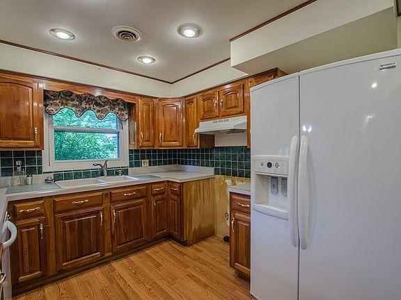 5th image of 439 Craigston Dr