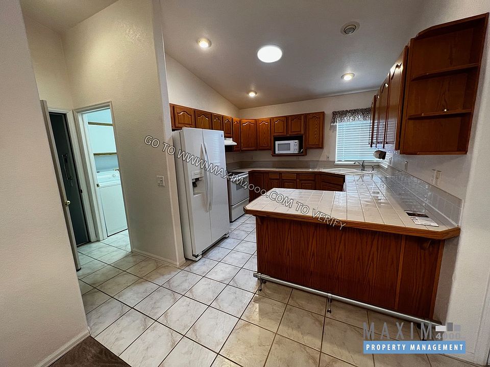1st image of 611 Shadowbrook Dr #0