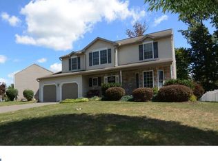 214 Woodbridge Ln, Douglassville, PA 19518