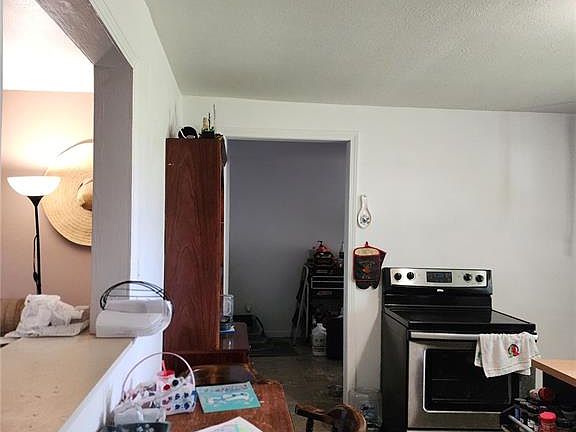 5th image of 523 Elmont Rd
