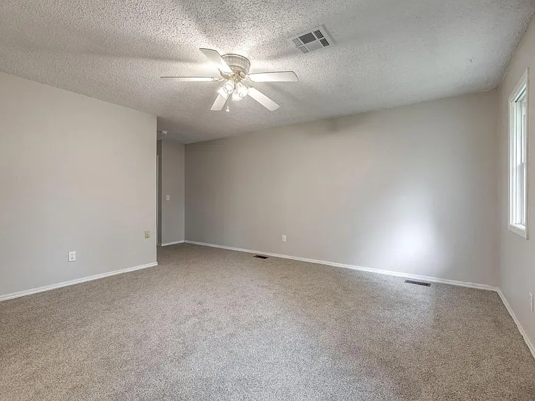 523 N Robin Way — Photo 23