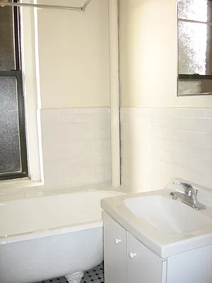 Rented by City Connections Realty | media 6