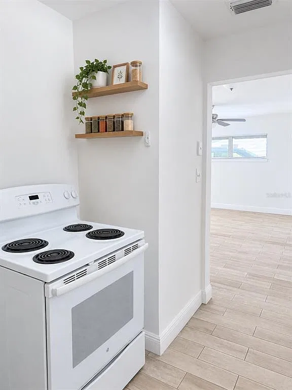 2 bed, 1.0 bath, 748 sqft, $1,700 — Photo 4
