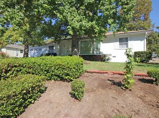 647 E Poppyfields Dr, Altadena, CA 91001