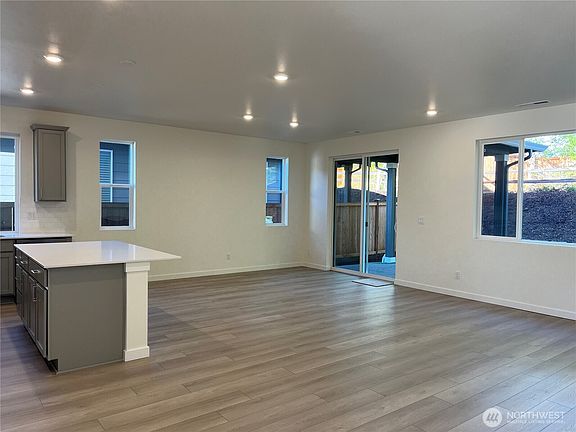 3rd image of 1936 NW Meadowview Drive #10