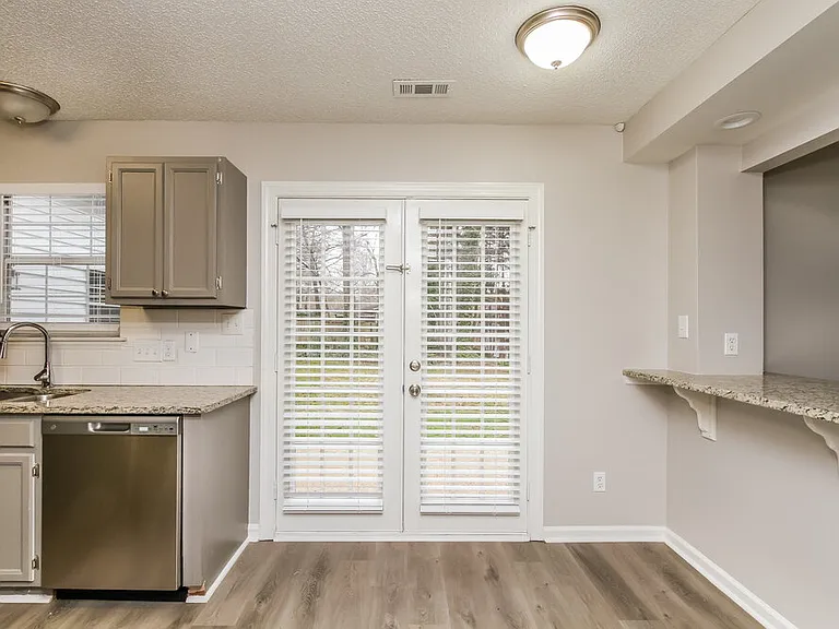 100 Bath Cir — Photo 8