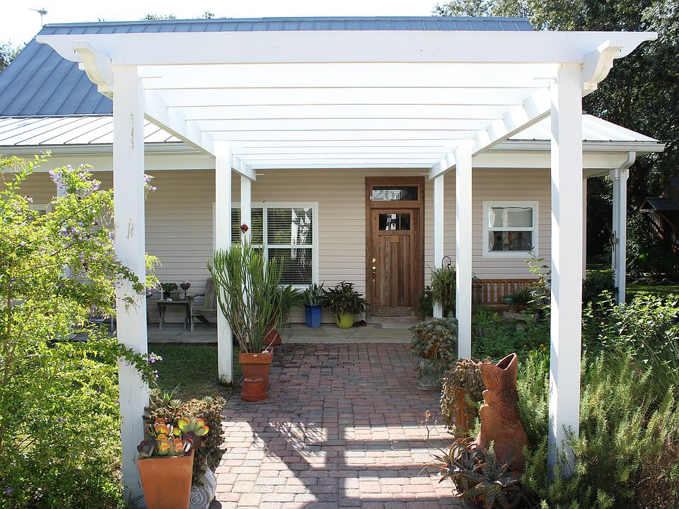 pergola and brick pavers