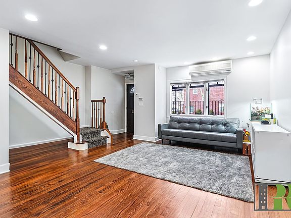 3rd image of 1663 Burnett St