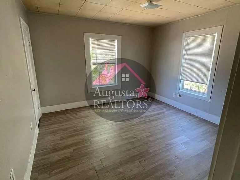649 En #18th-apt 4 — Photo 3