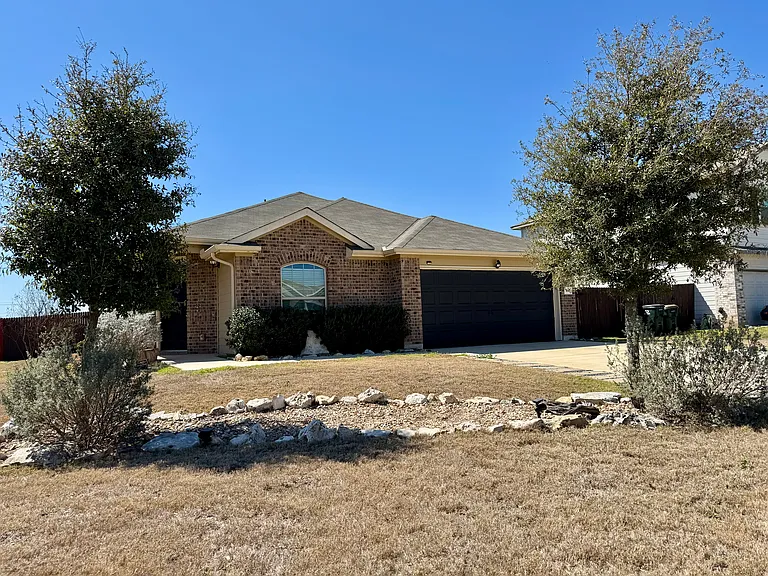 160 Sun Ray Dr — Photo 2