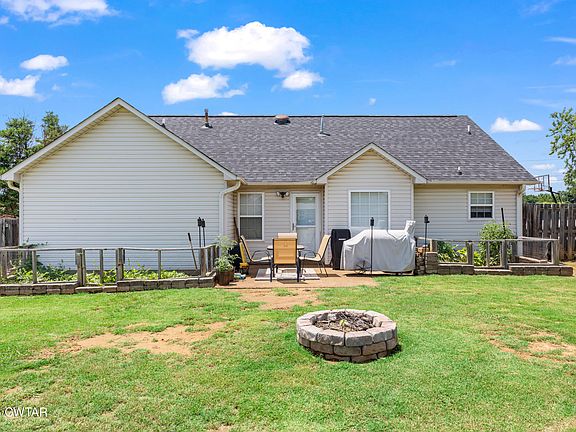 5th image of 32 Garden Gate Dr